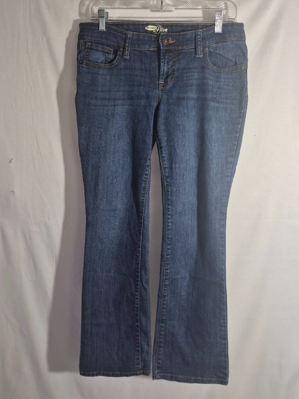 Old Navy Diva Jeans, 5-pockets, metal button plus zipper, flared cuffs, size 6